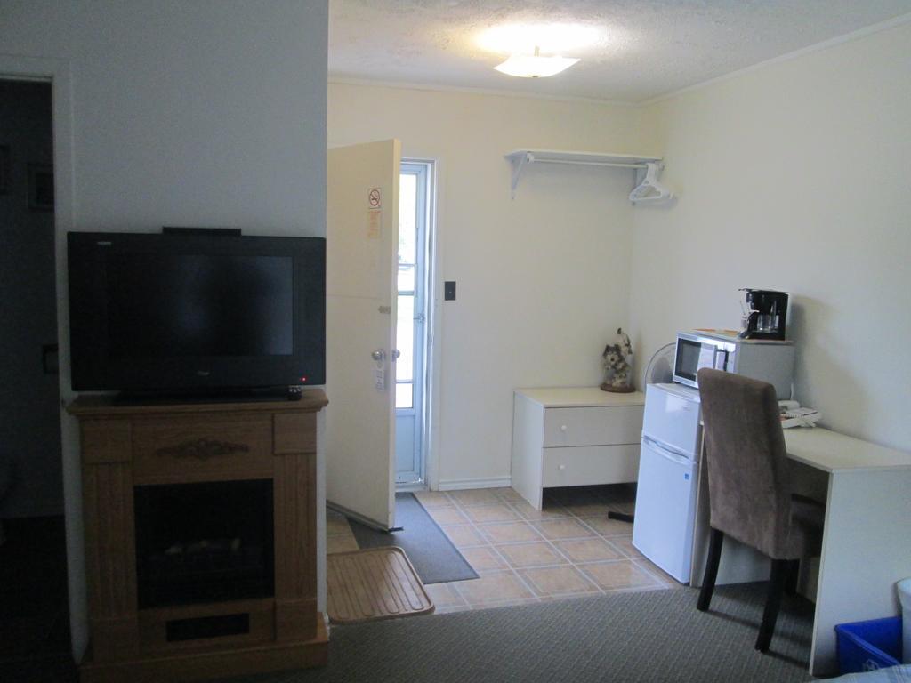 Edgewater Motel And Campground Temiskaming Shores Bilik gambar